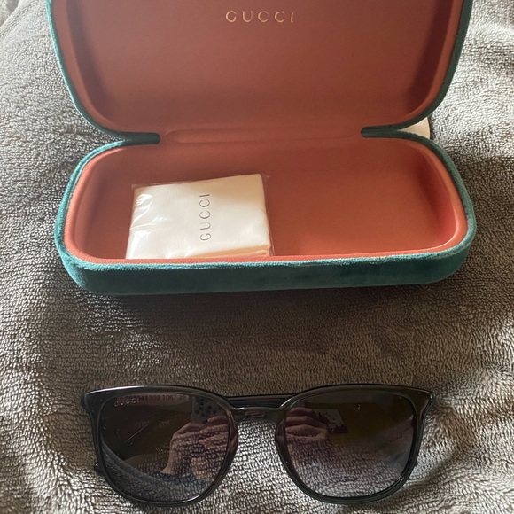 NEW GUCCI DARK GREEN SUNGLASSES WITH CASE/DUST BAG - Picture 7 of 7